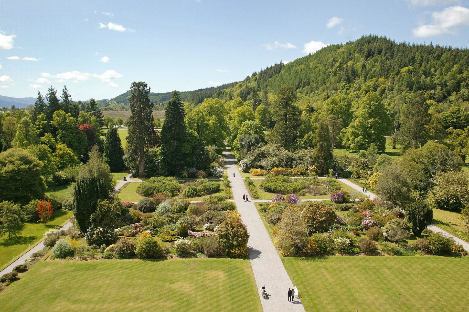 Background image - Inveraray Castle Gardens