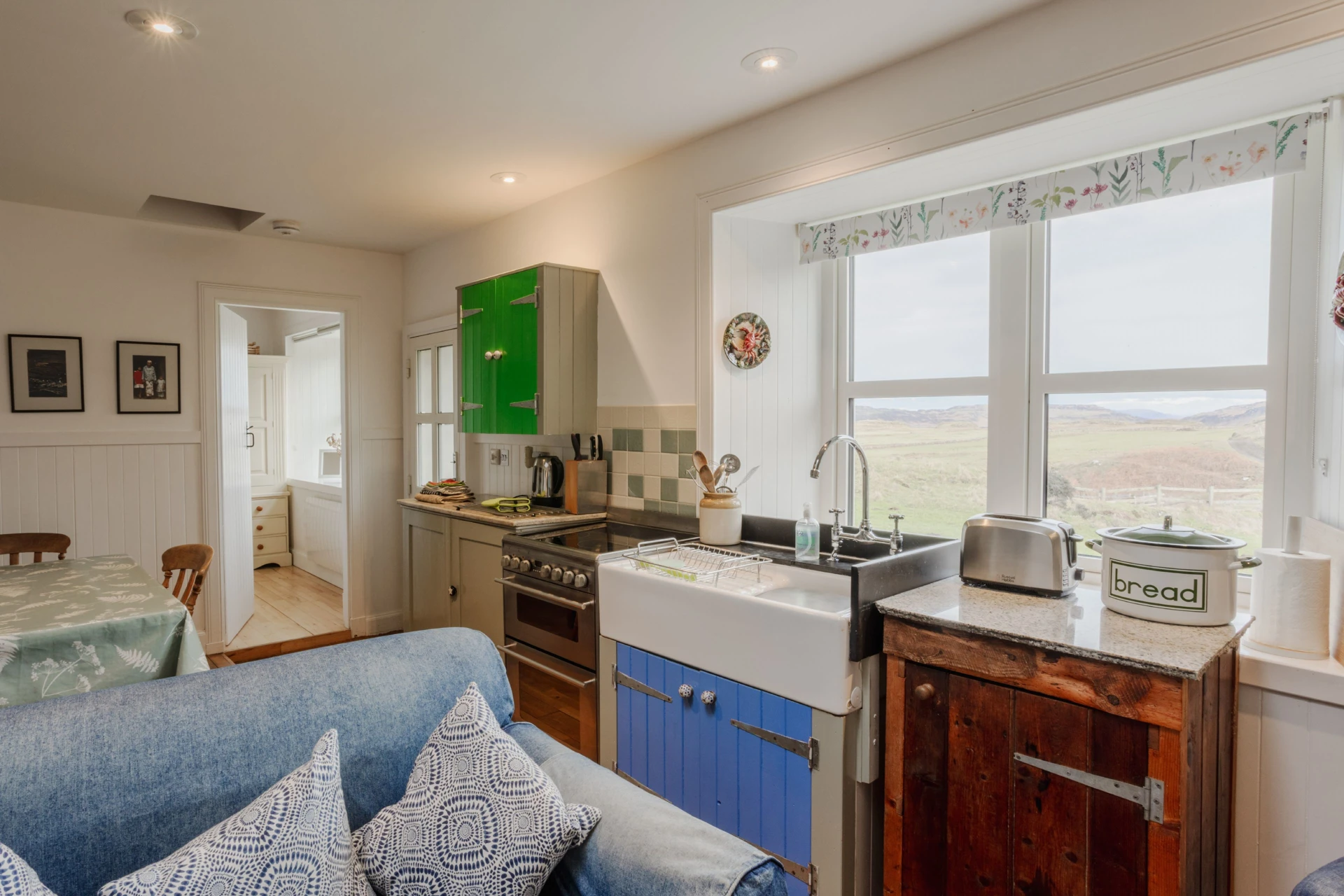Middle Cottage Image 1