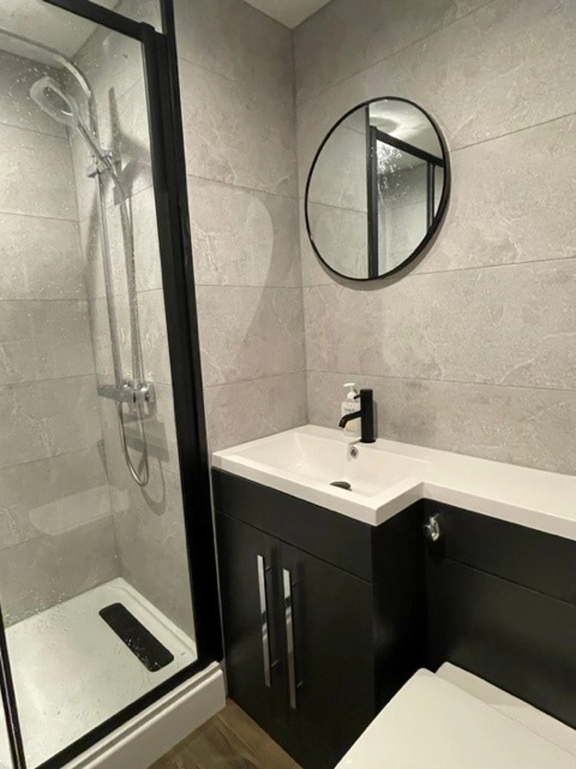 bathroom2.jpg