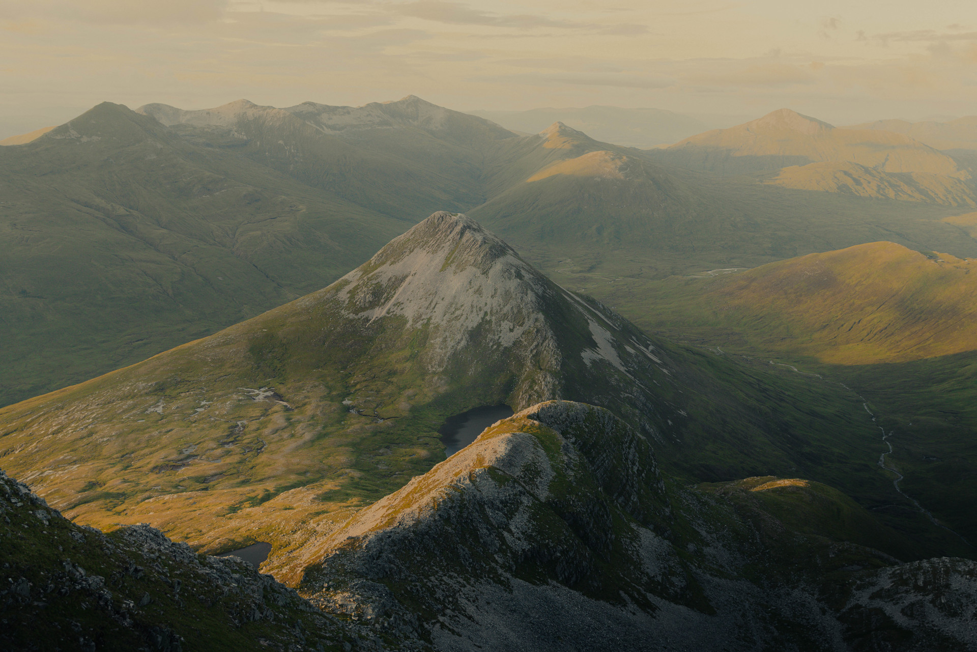 Background image - the_mamores.jpg