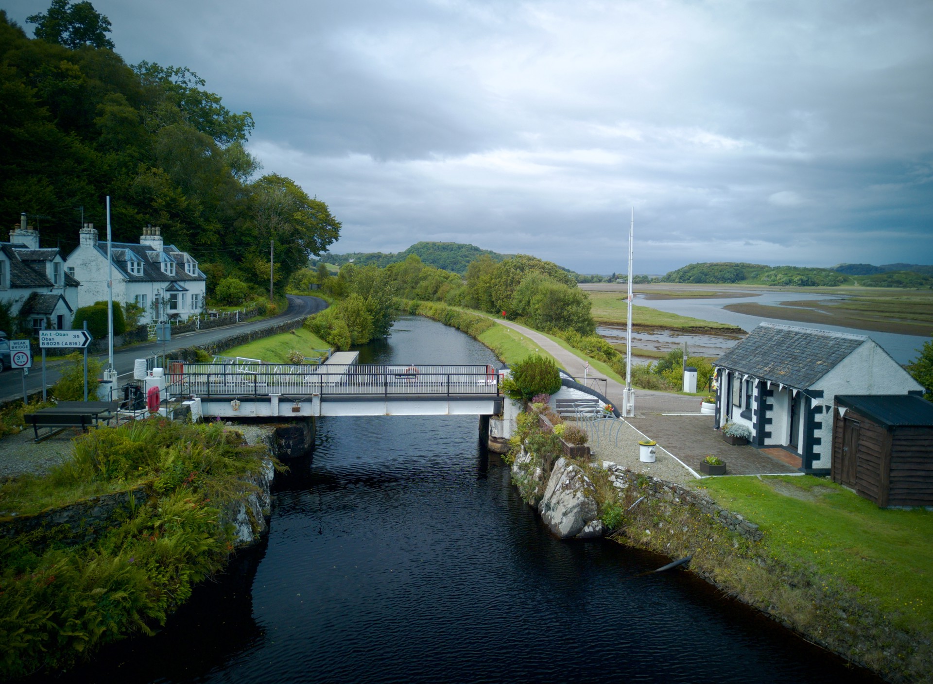 Background image - Crinan Canal Bellanoch (1) Drone