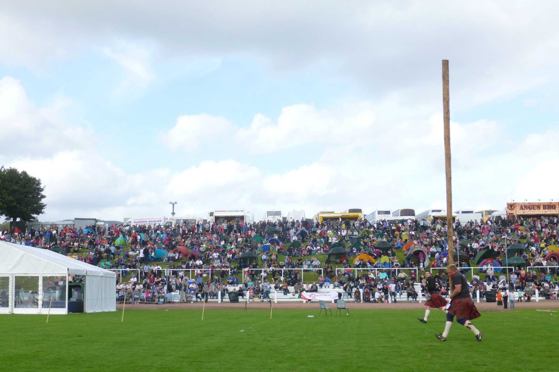 Background image - Tossing Caber Cowal Highland Game