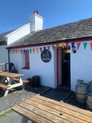 Kelpie Media Puffer Bar, Easdale