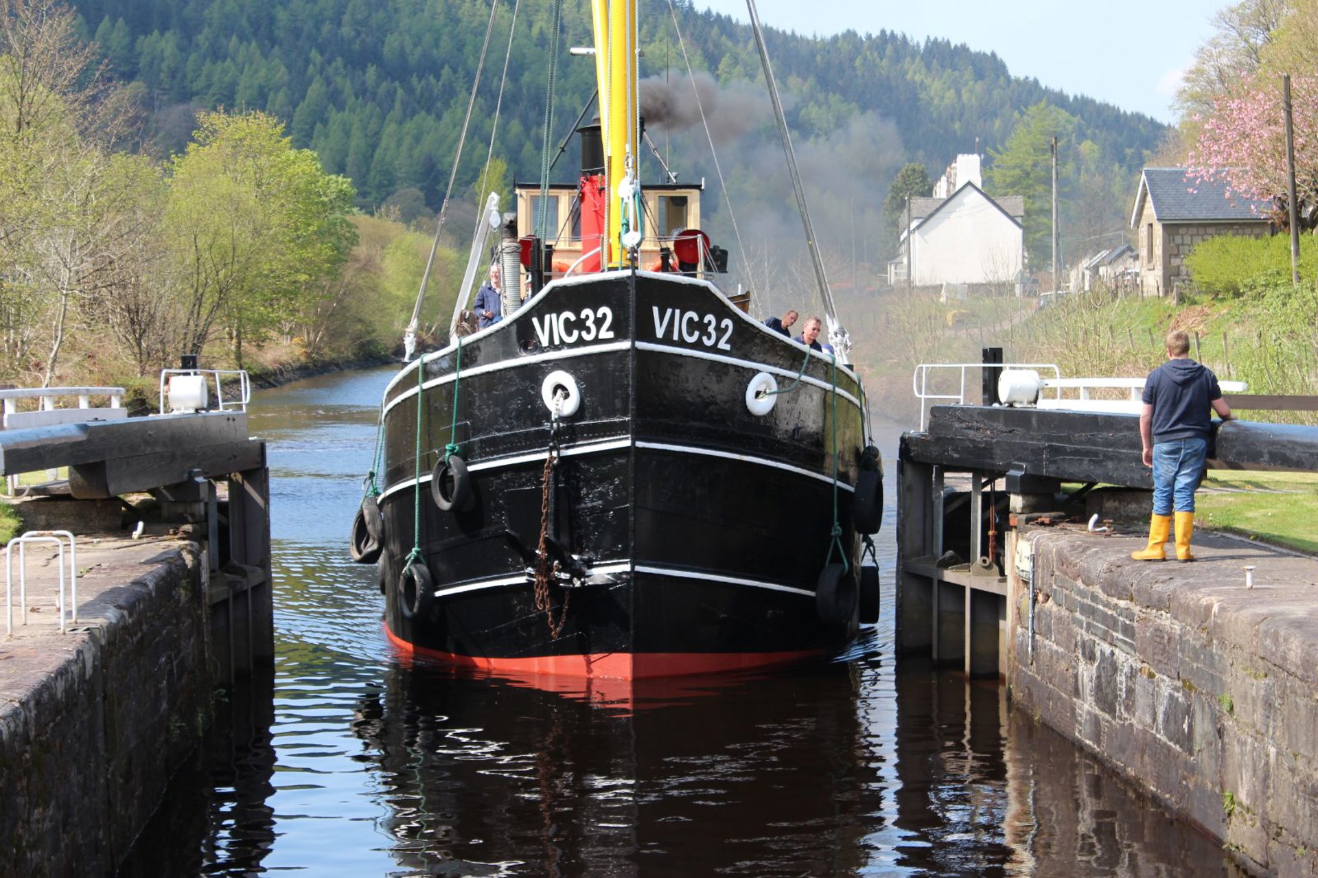 Background image - Vic 32 Crinan Canal