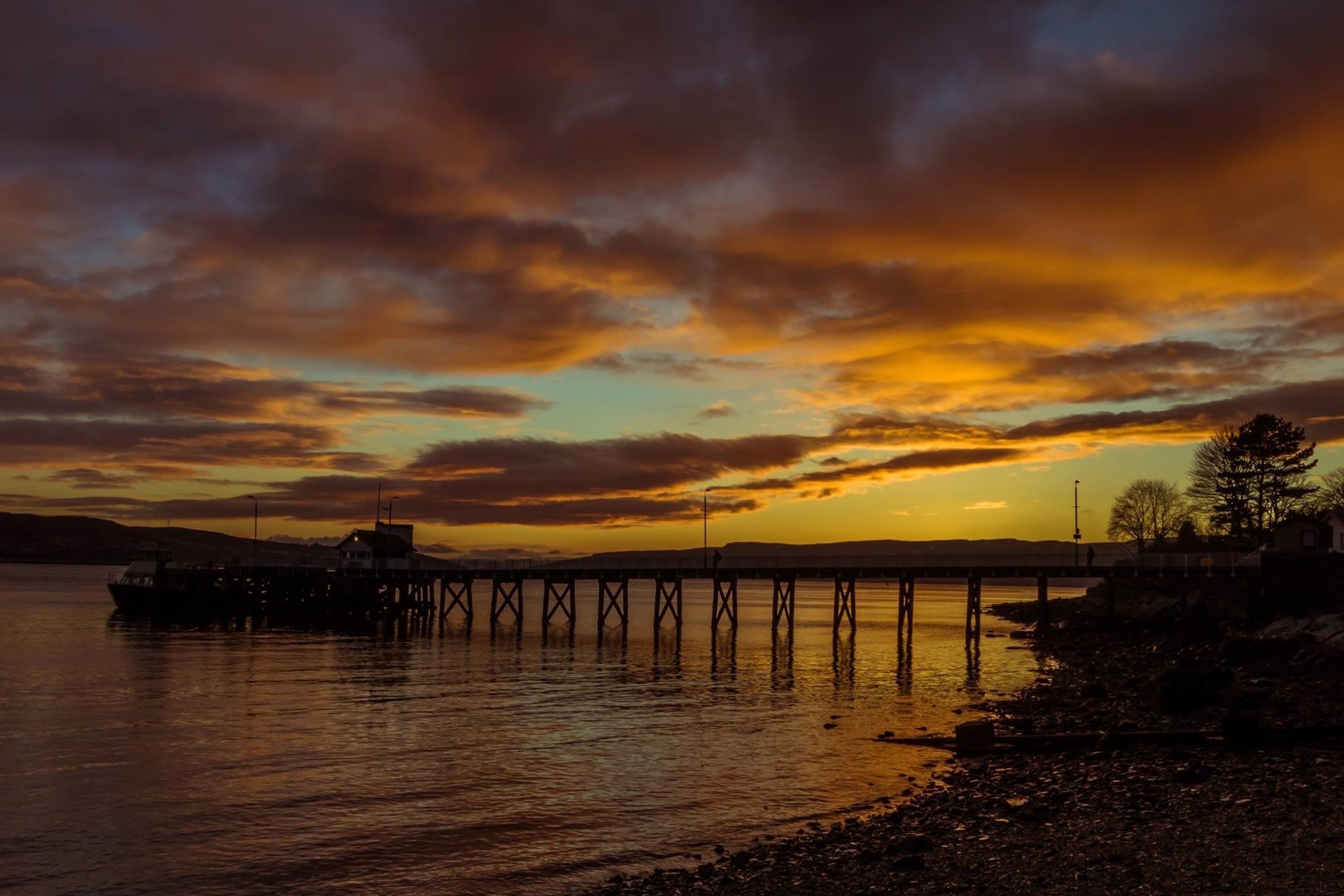 Background image - Kilcreggan Pier Night