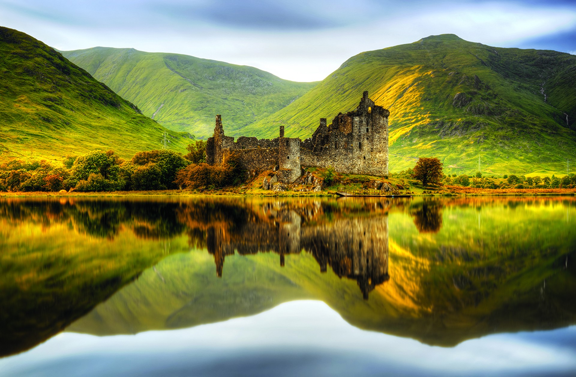 Background image - Loch Awe Kilchurn Castle