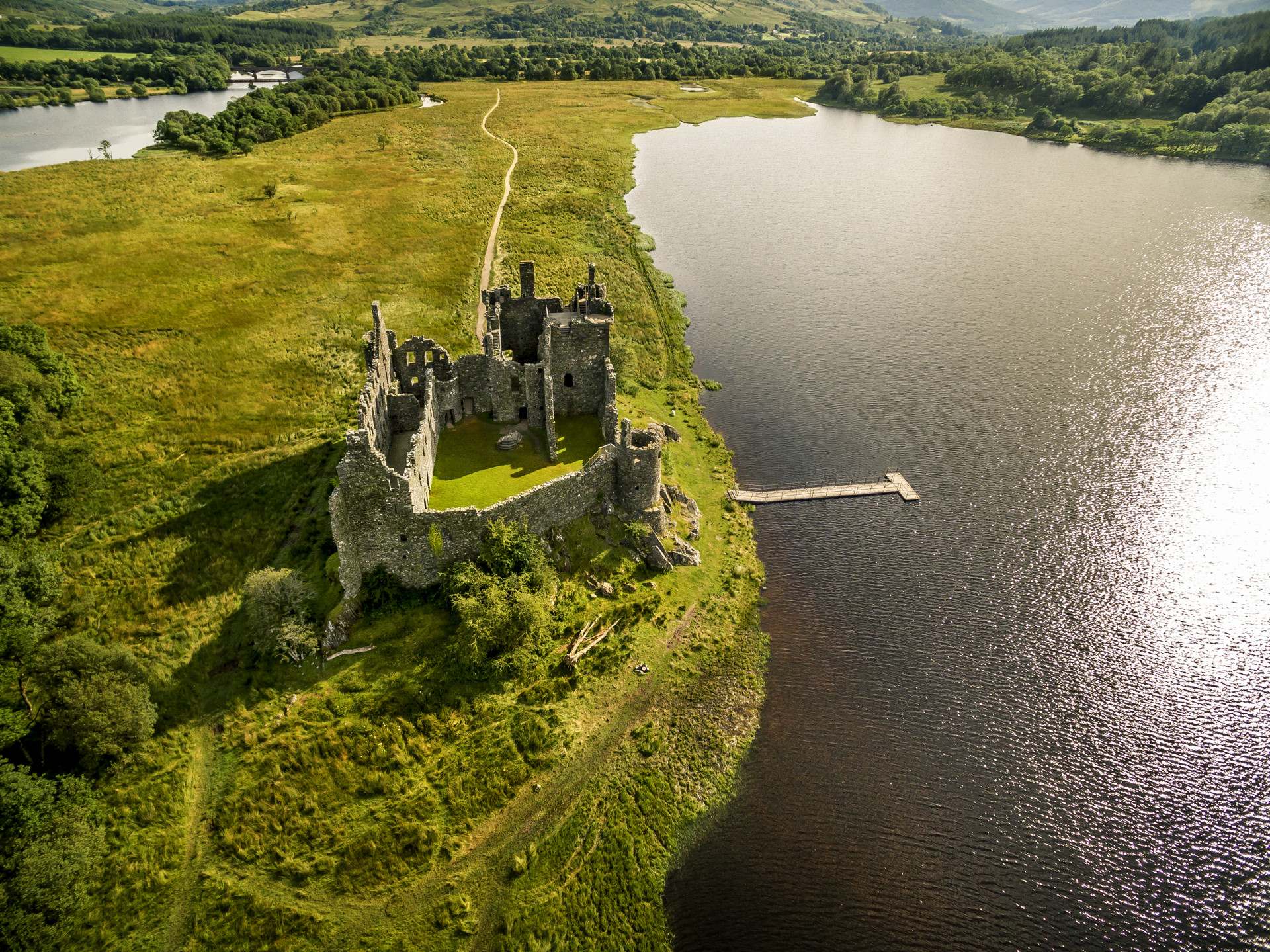 Background image - 109928 Kilchurn Castle VS Airborne Lens