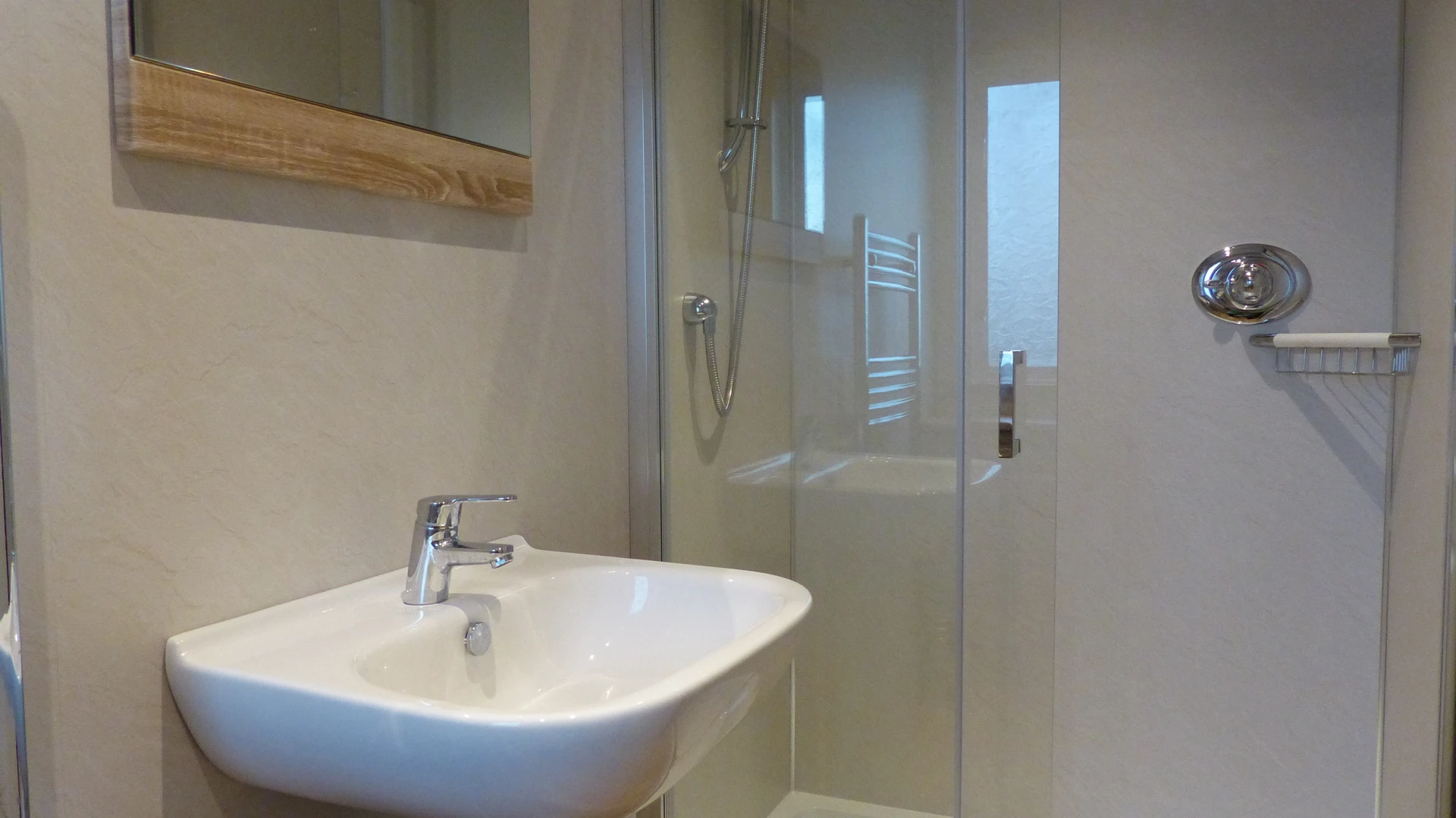 Barr Beithe Upper Shower Room