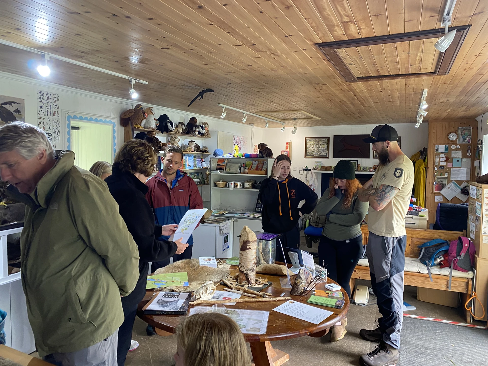 Centre Informing Visitrs