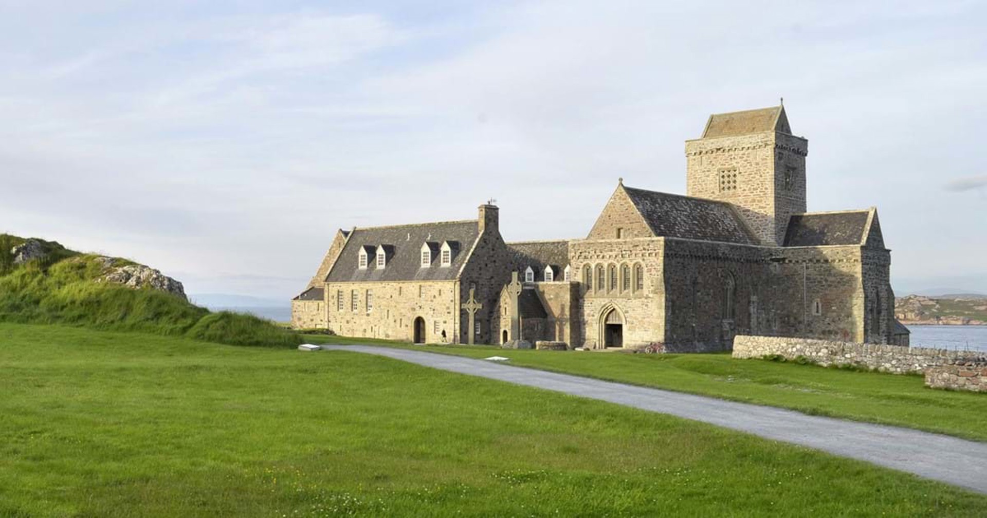 Background image - iona_abbey_hes.jpg