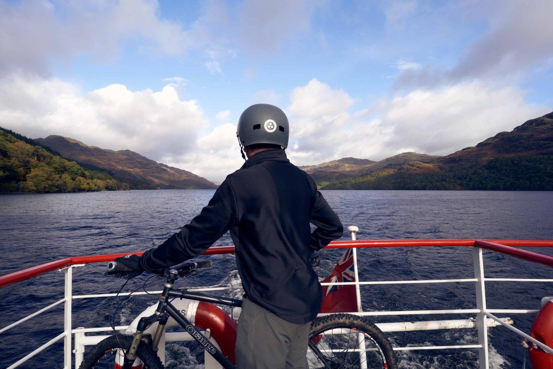 Background image - Cycling_Loch_Lomond_Cruise28_StephenSweeneyPhotography