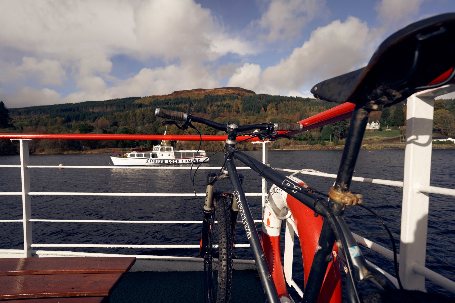 Background image - Cycling_Loch_Lomond_Cruise20_StephenSweeneyPhotography