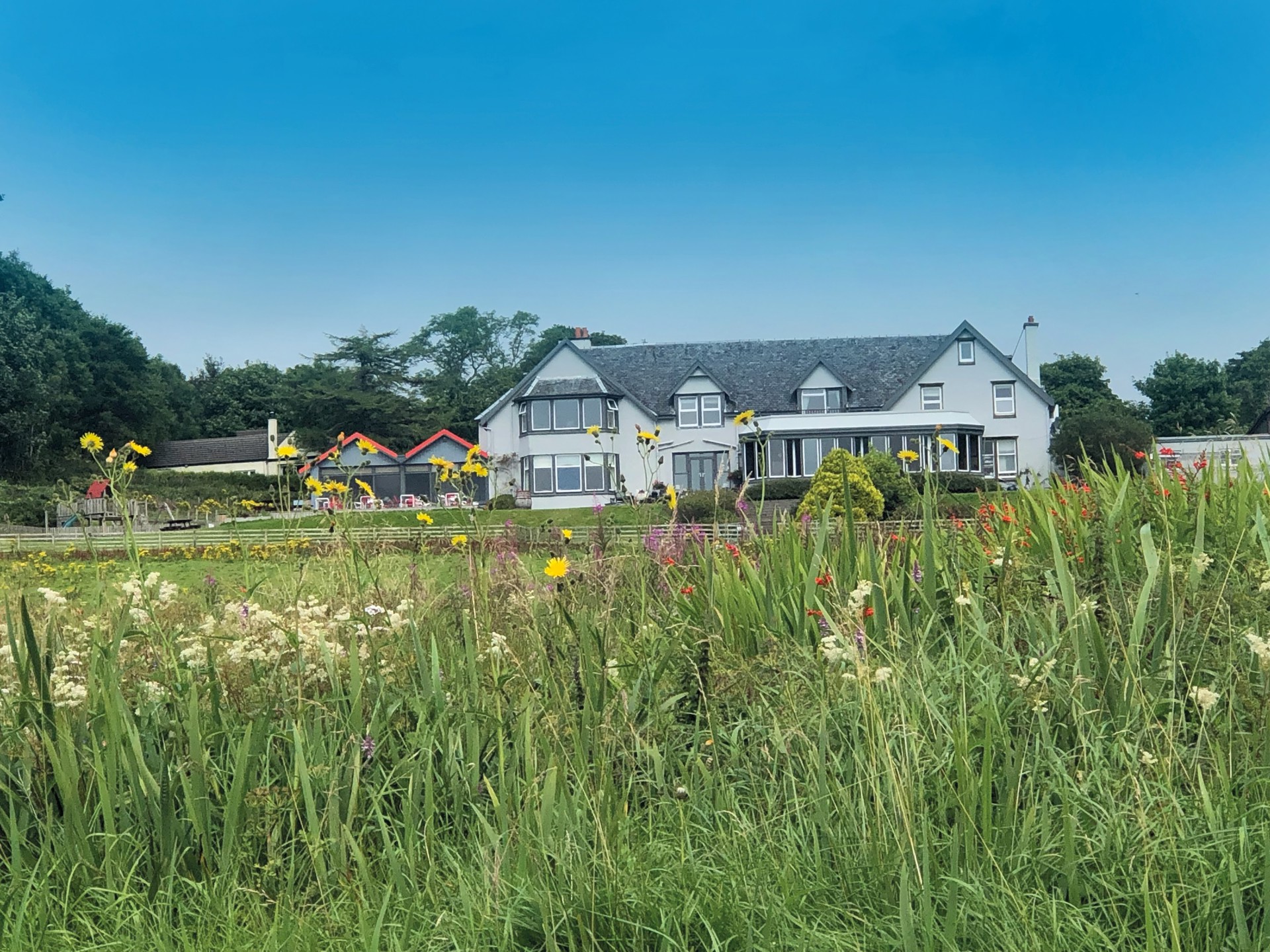 Background image - loch_melfort_hotel_summer.jpg