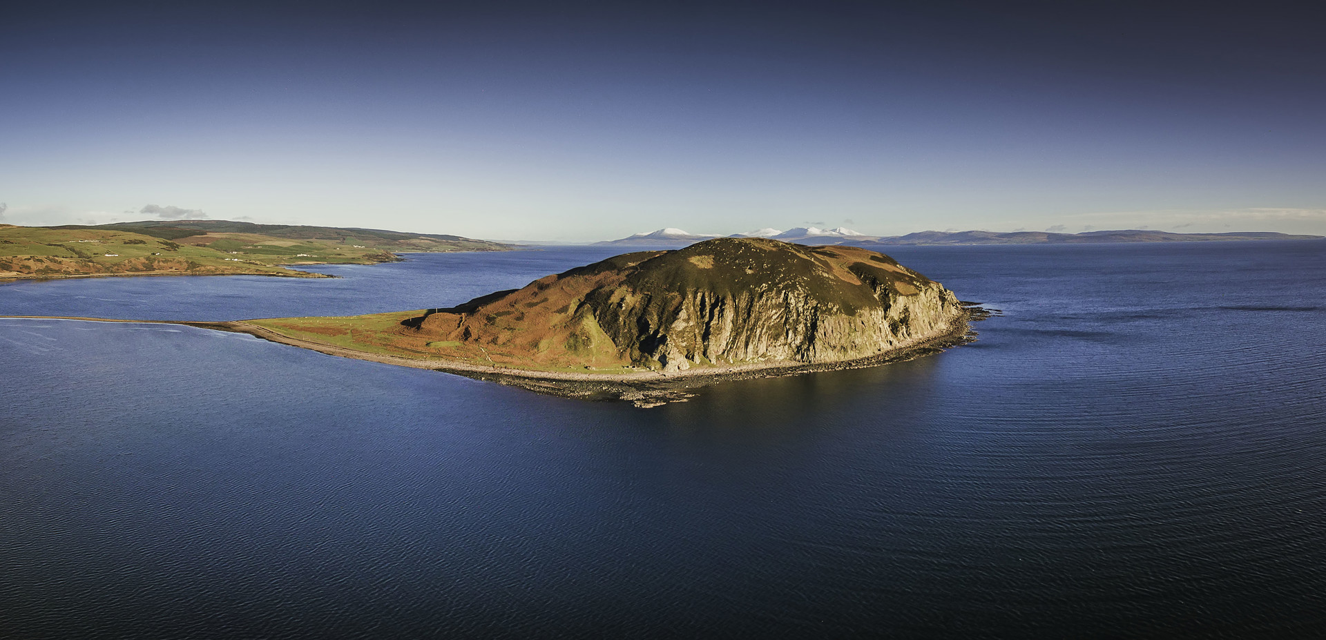 Background image - davaar_island__credit_raymond_hoise.jpg