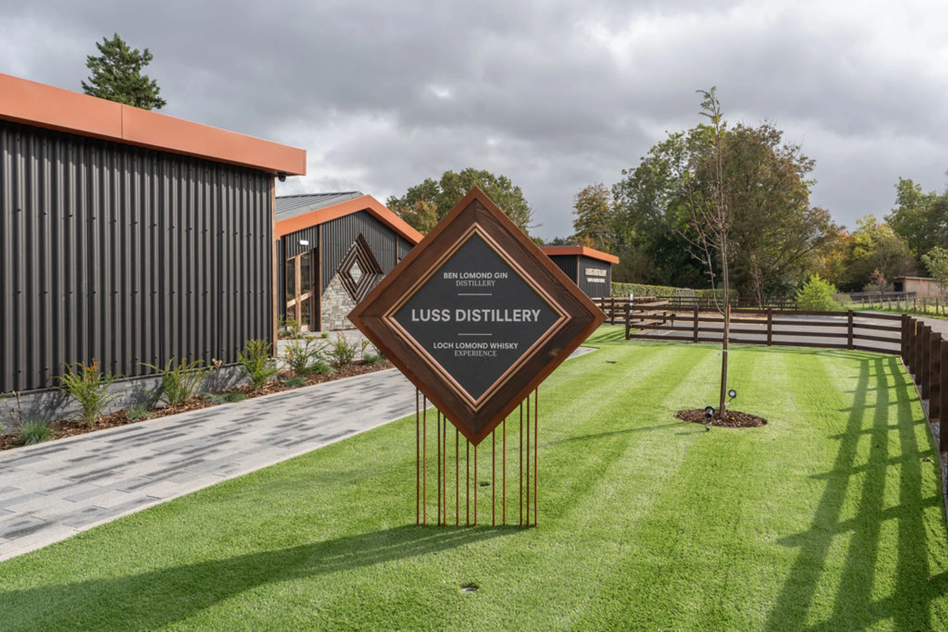 Background image - southqueensferryqfcrossing-roadbridge2.jpg