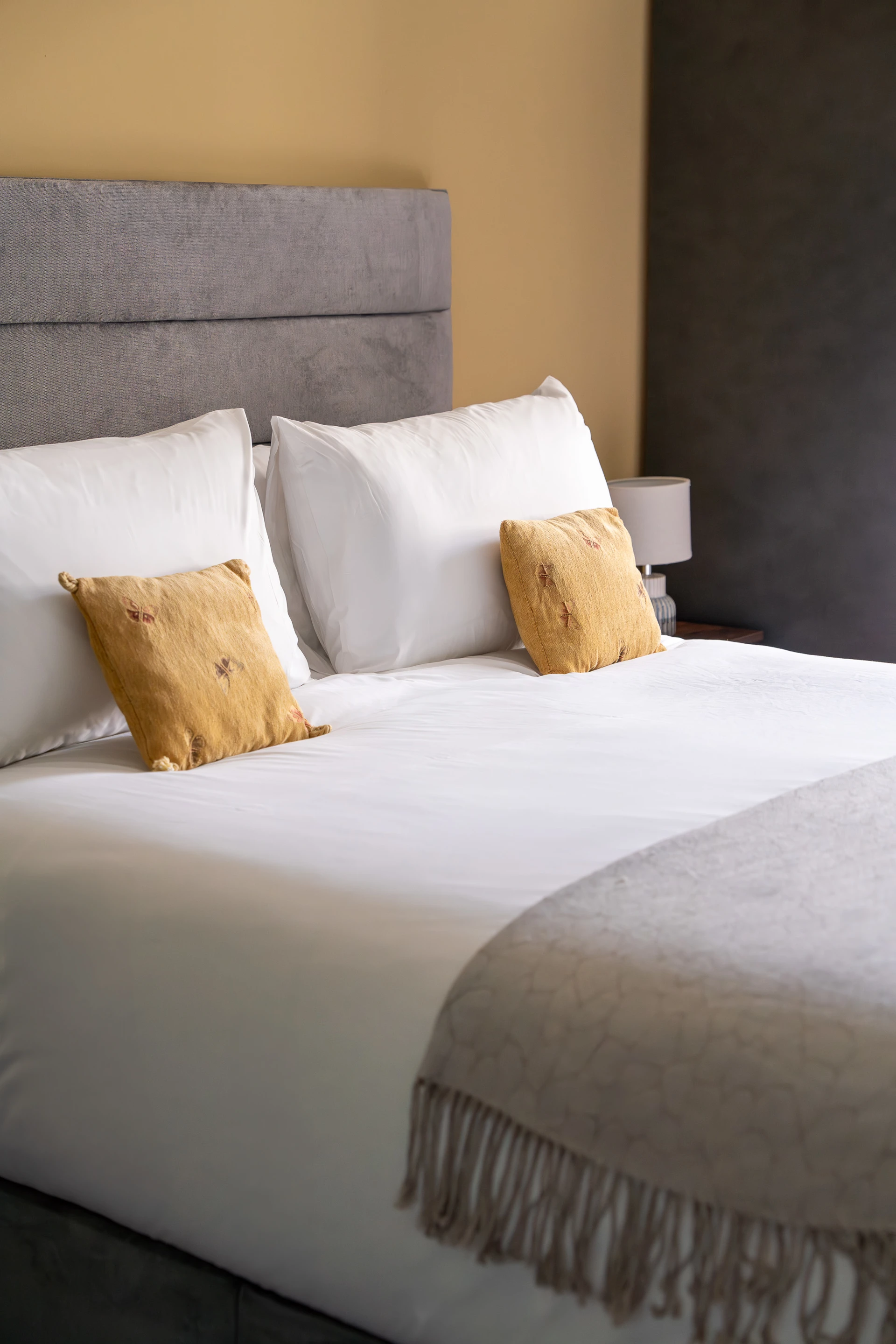 26 05 Kilchrenan Inn Room 5 (Web Optimised) (C) Hannah Goldsmith 4