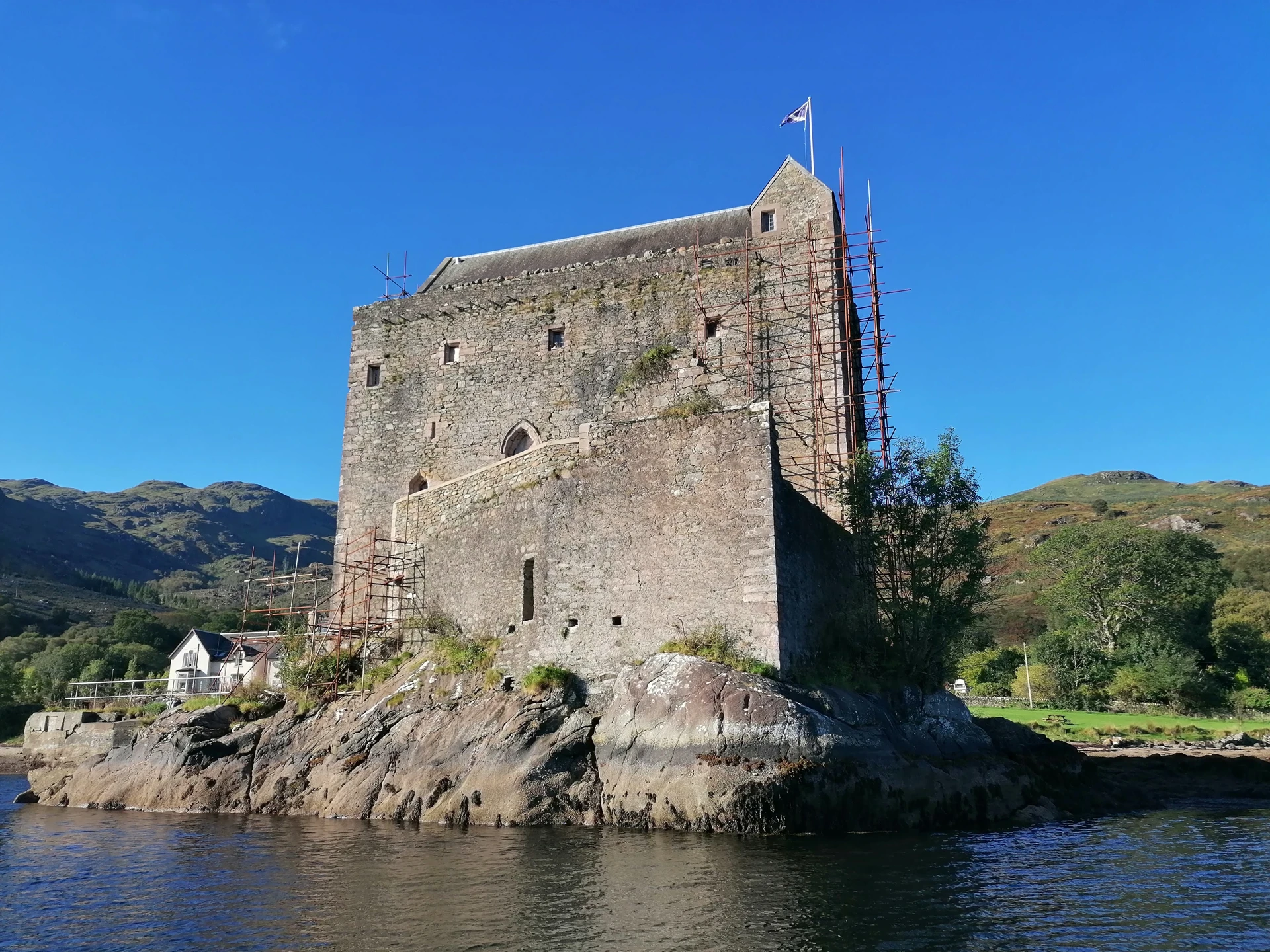 carrick_castle.jpg