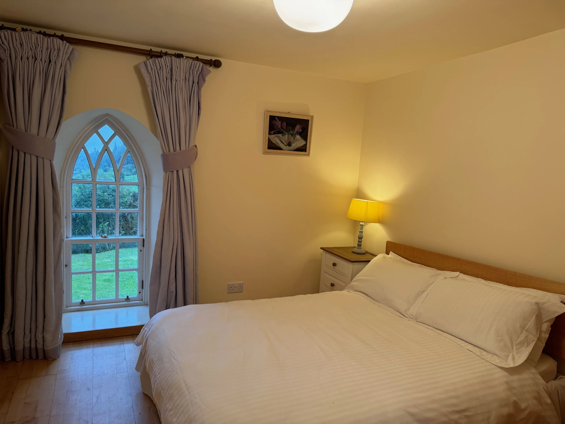 upstairs_bedroom_2.jpg