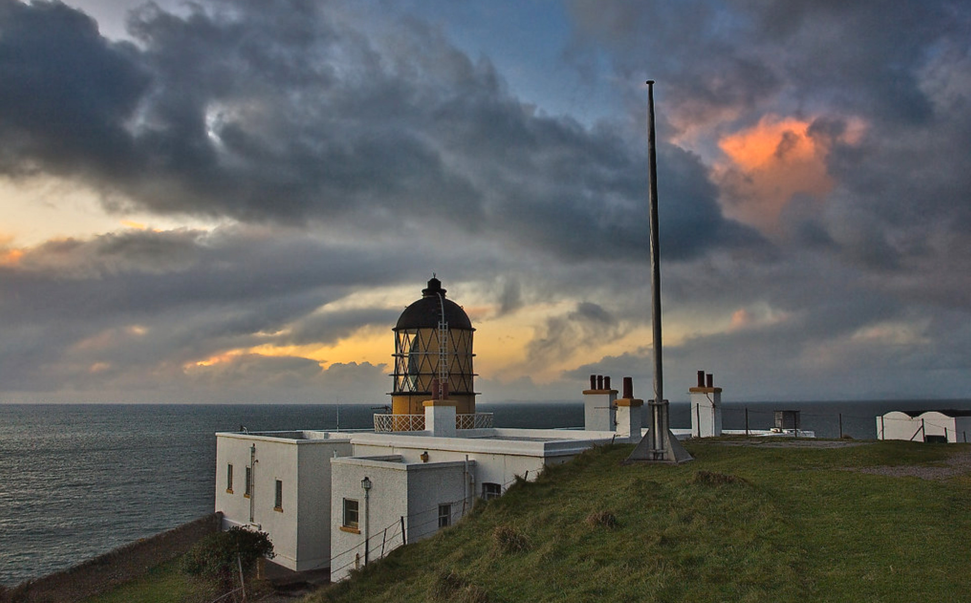 mull_of_kintyre_lighthouse_-.jpg