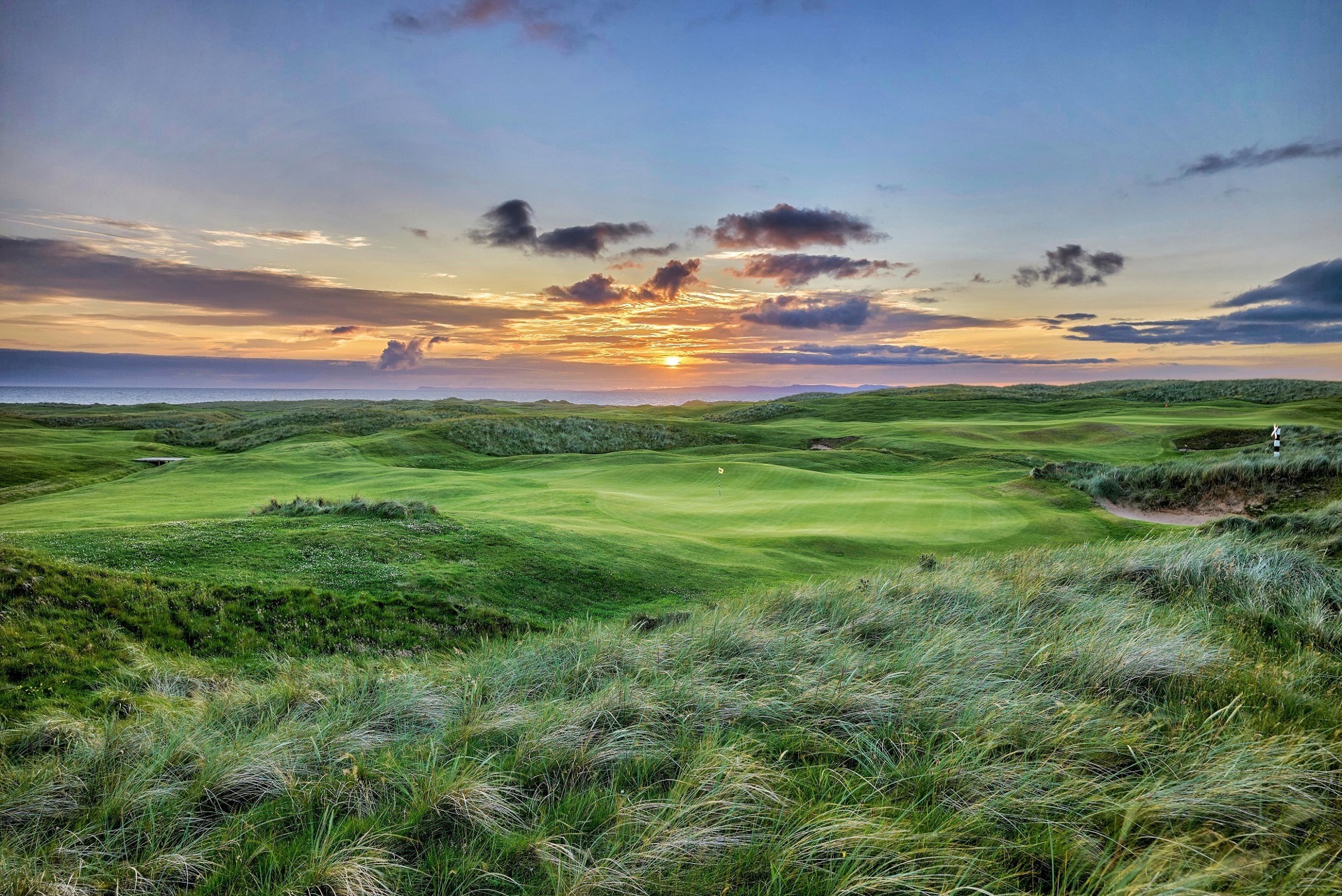 Background image - Machrihanish Dunes Golf Club