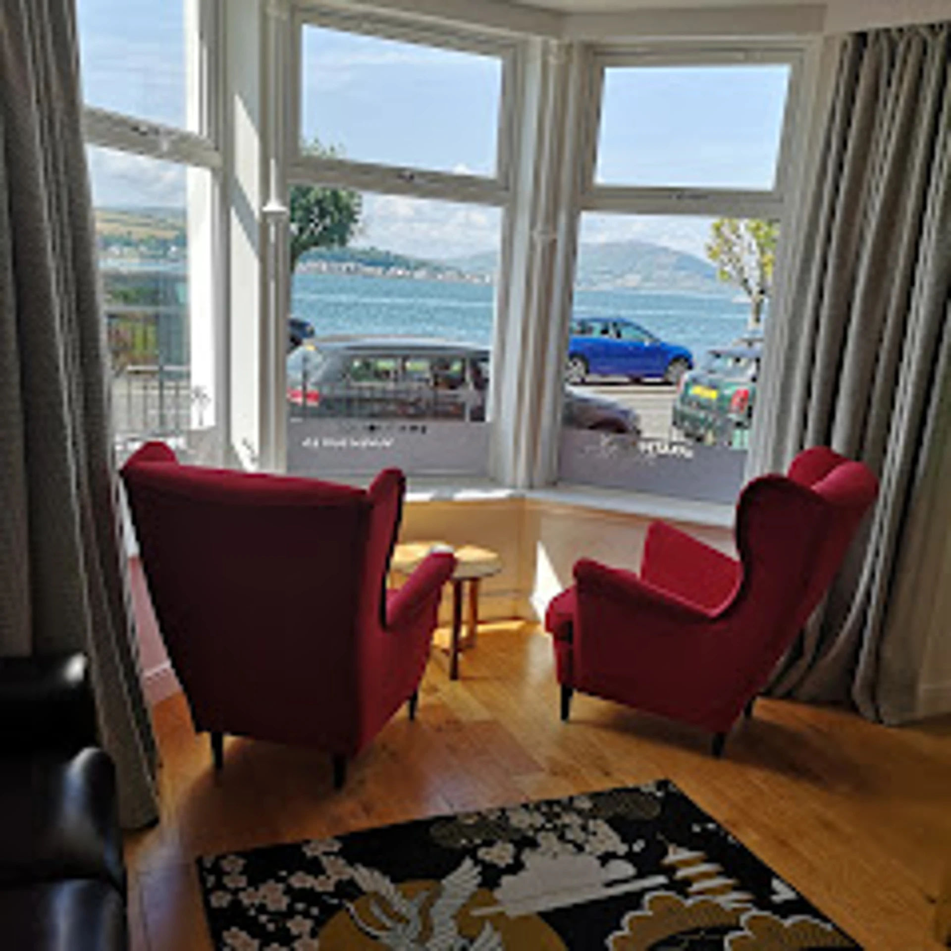 lounge_2_photo.jpg