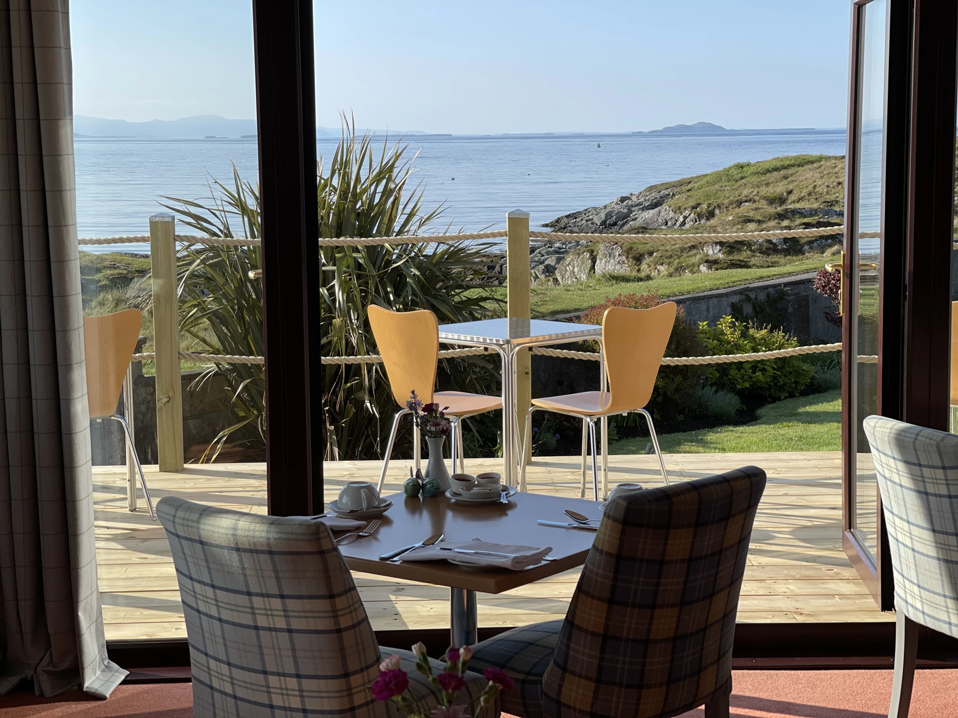 dining_room_to_decking.jpg