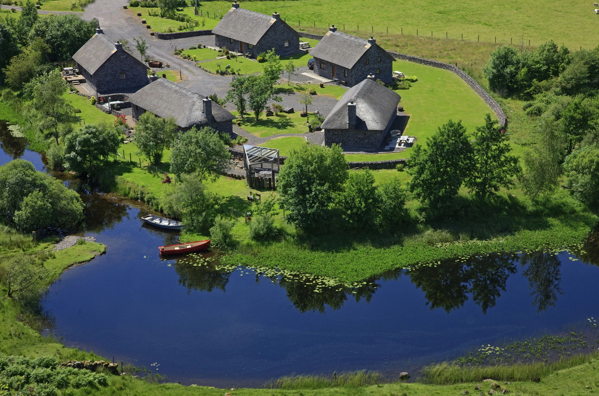 _i5d5168_telephoto_of_cottages.jpg