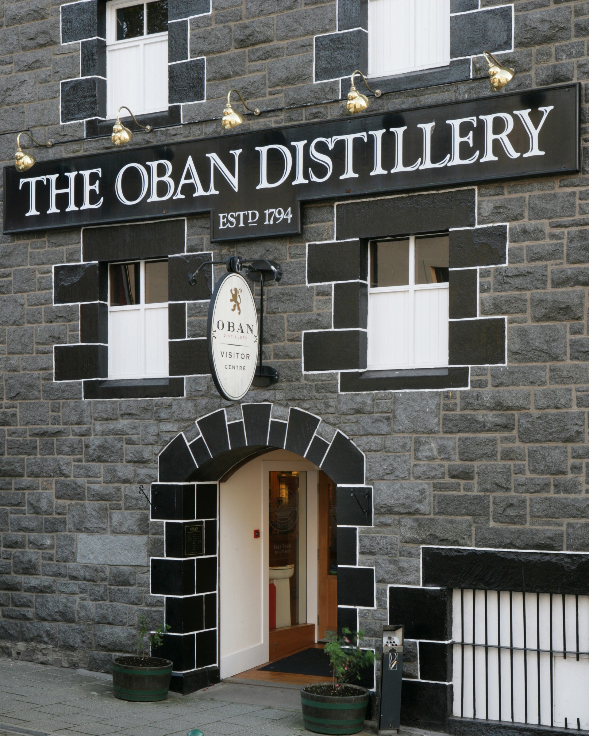 Background image - oban_faily_distillery_front_instagram_facebook_f21_q3_digital_asset_3001x3752.jpg