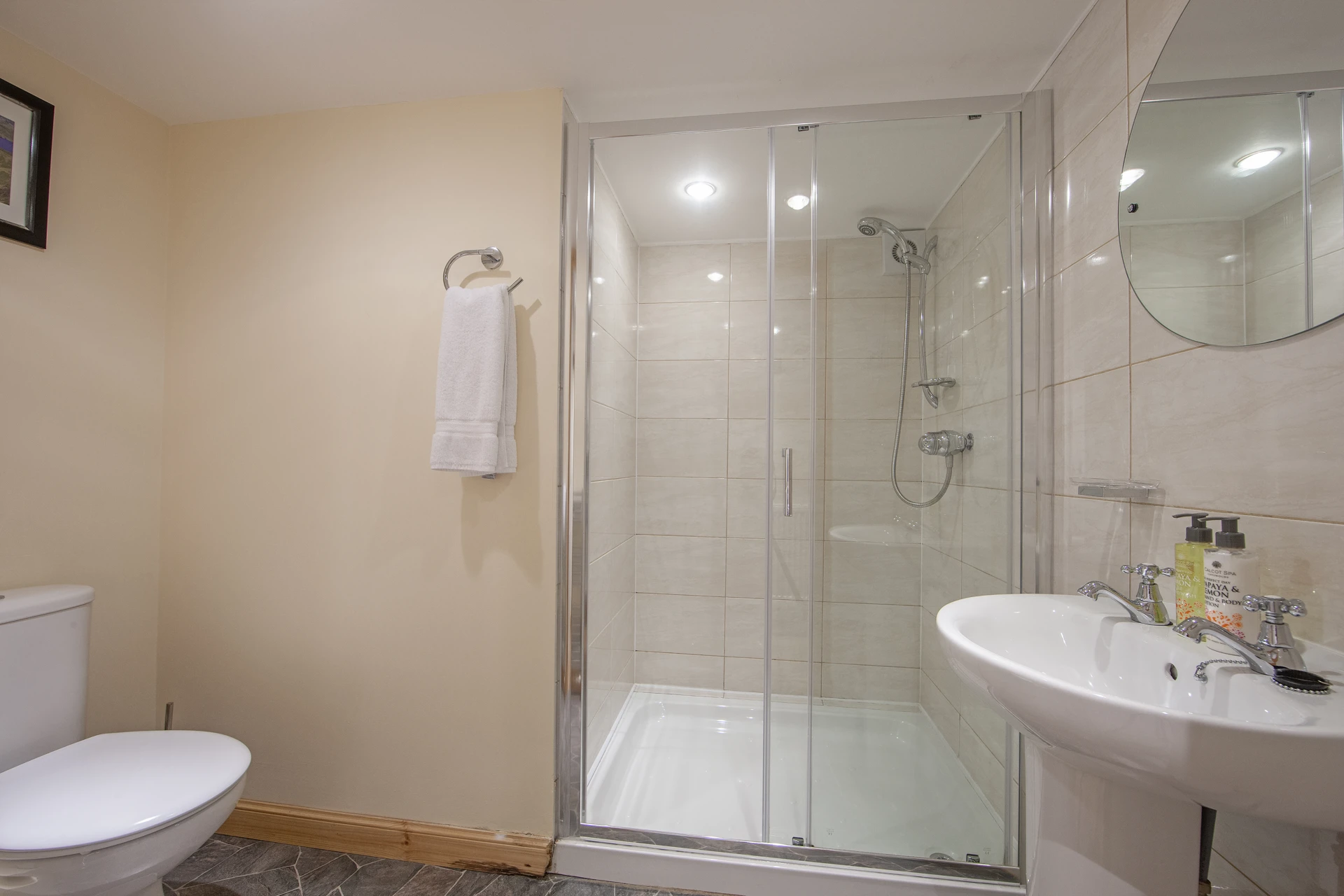 1z6e0231_bathroom_cottage_2.jpg (1)