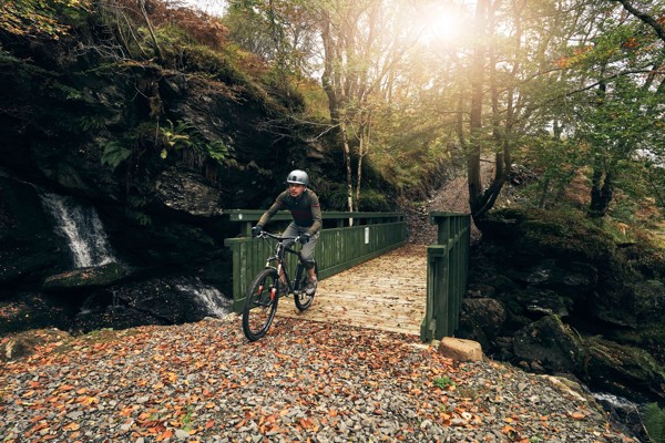 Gravel_Biking_Ali_Bridge_StephenSweeneyPhotography