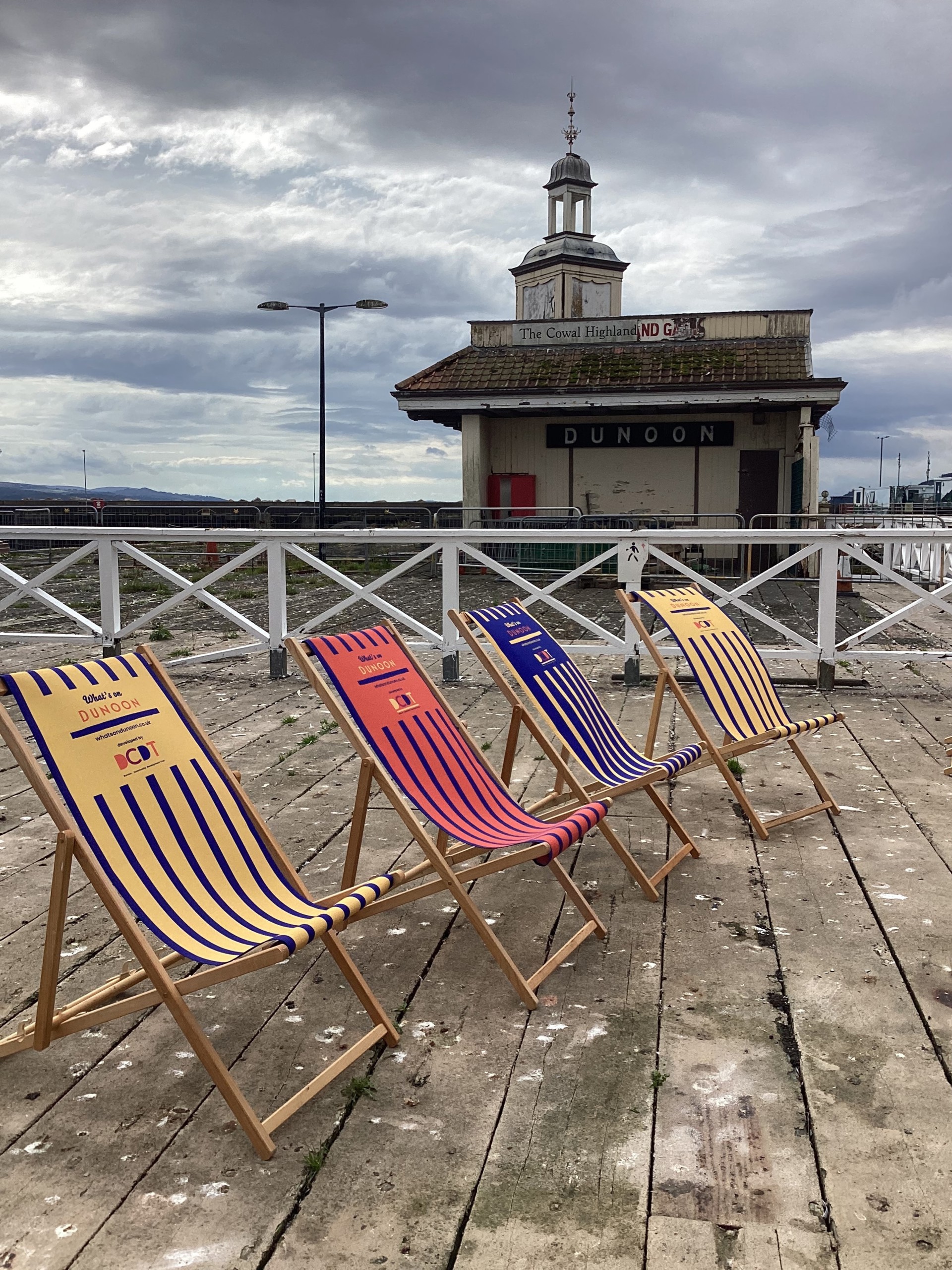 Background image - dunoon_pier_deckchairs.jpg