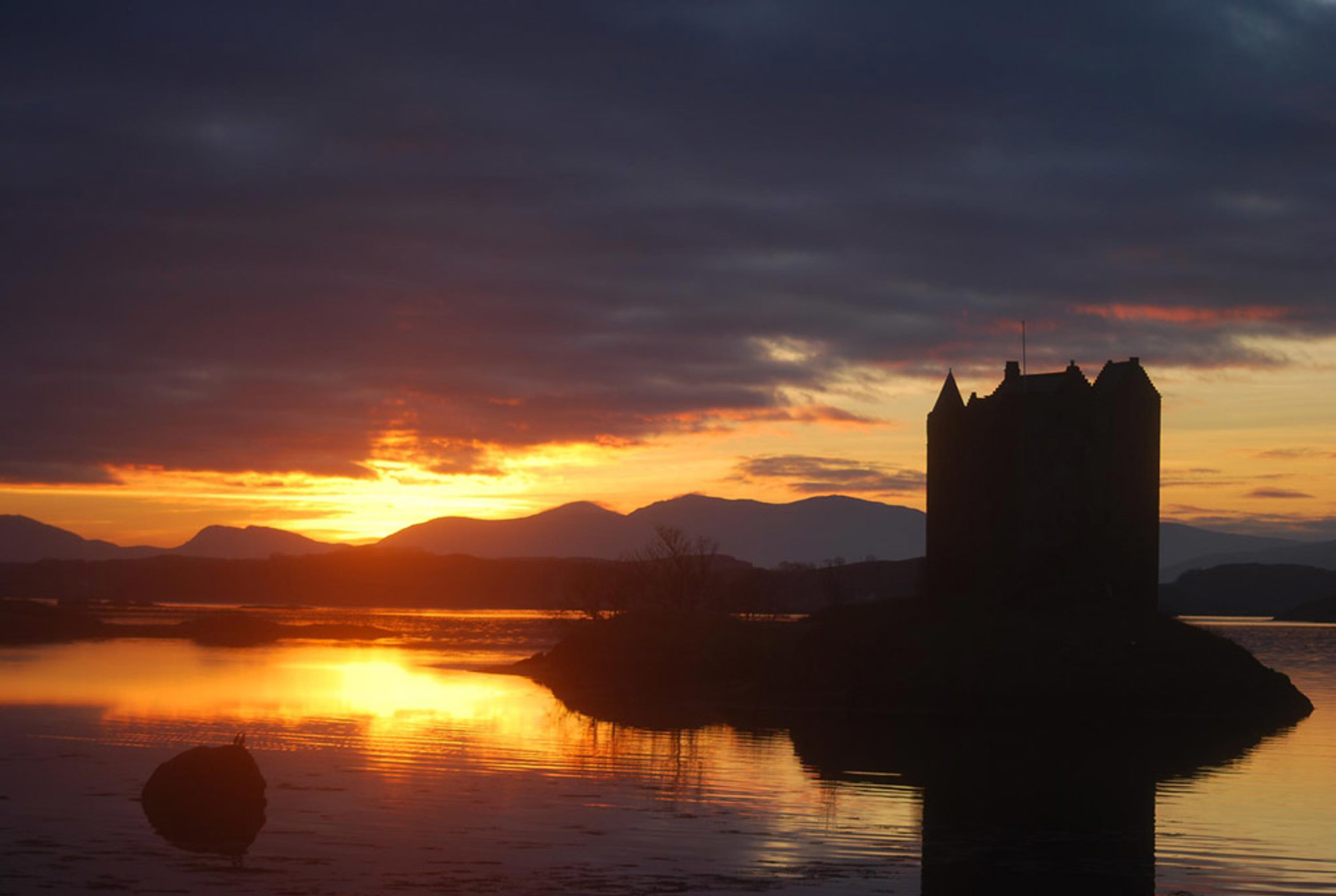 Background image - Castle Stalker Sunset