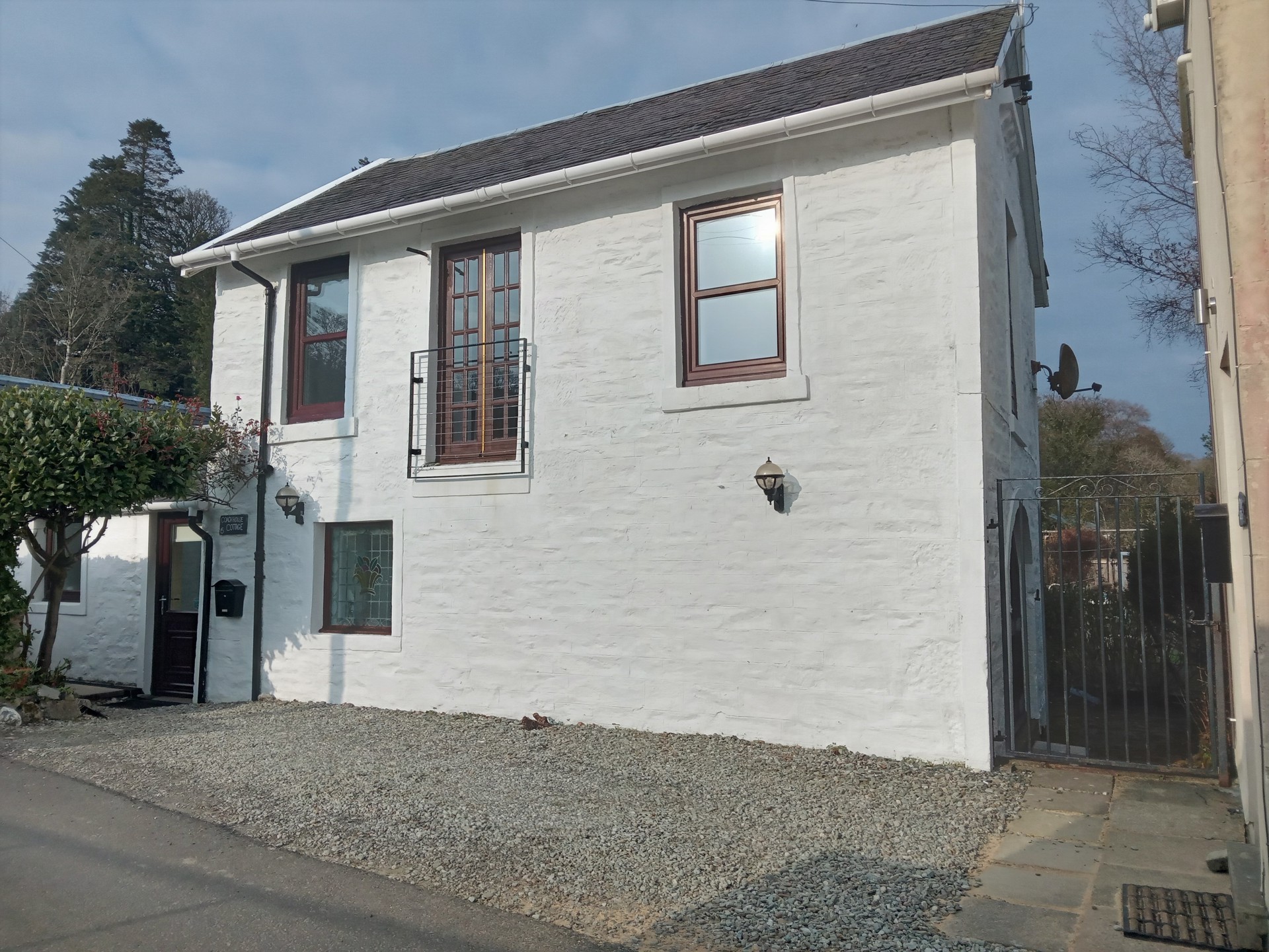 Background image - coach_house_cottage.jpg